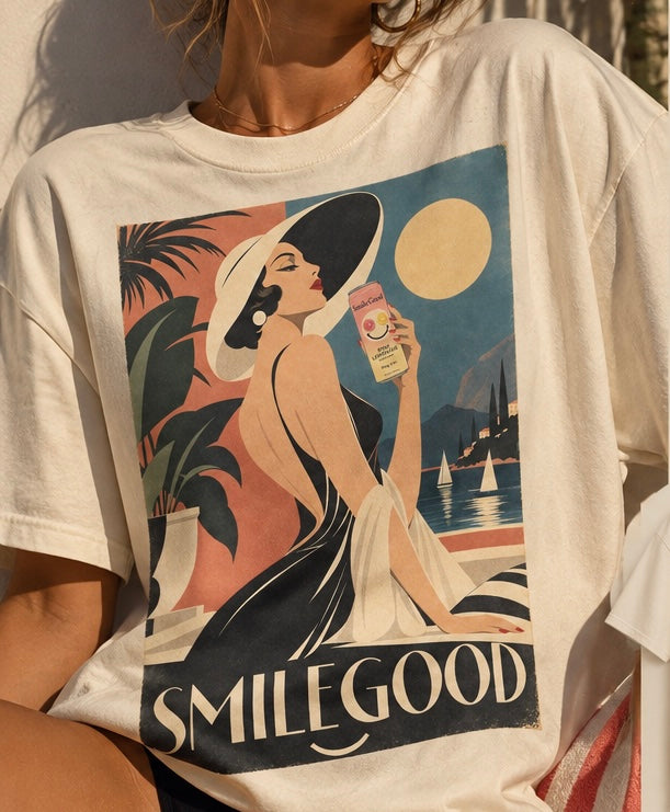 SmileGood Deco Vintage Big Print tee worn in warm sunlight